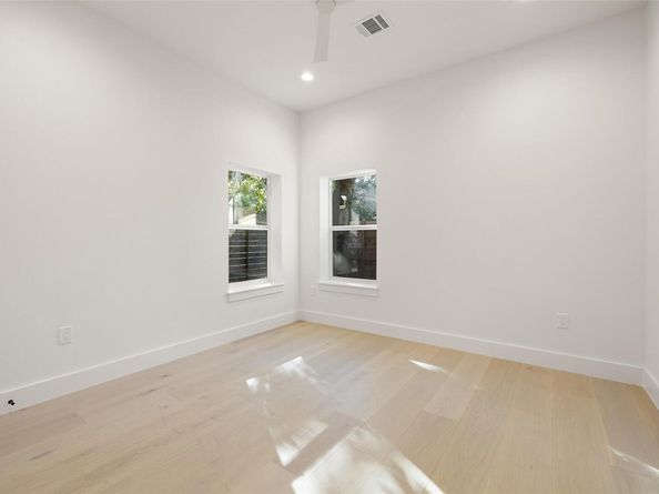 1209 Canterbury ST, Austin TX 78702