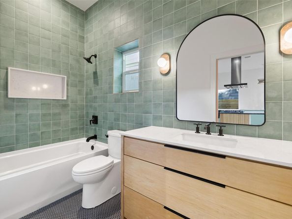 1209 Canterbury ST, Austin TX 78702