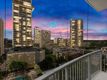 360 Nueces ST