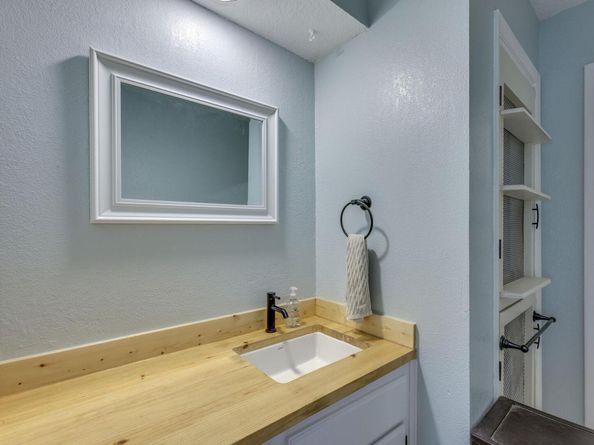 4307 1st ST S 101, Austin TX 78745