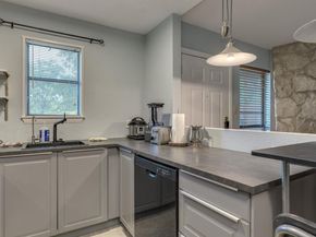 4307 1st ST S 101, Austin TX 78745
