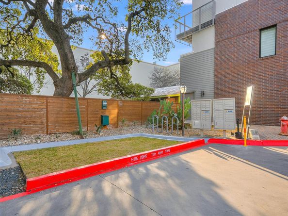 1702 S Lamar BLVD 22, Austin TX 78704