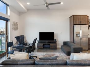 2124 E 6th ST 212, Austin TX 78702