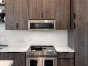 2124 E 6th ST 212, Austin TX 78702