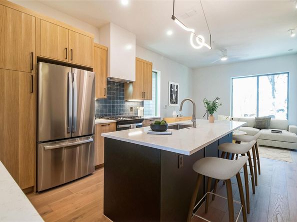 700 Denson DR 1104, Austin TX 78752
