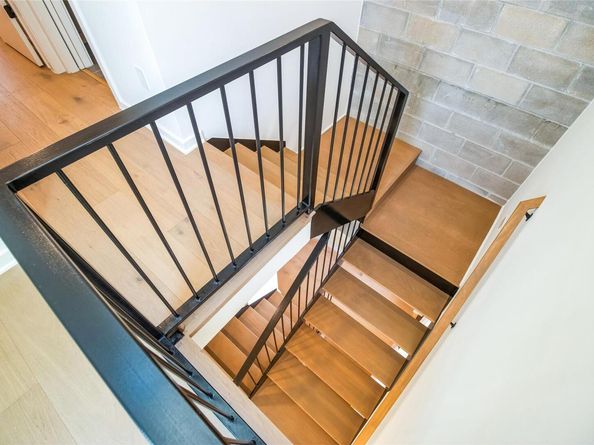 700 Denson DR 1104, Austin TX 78752