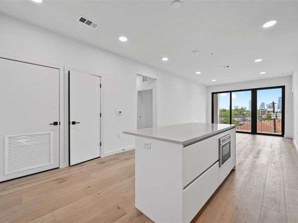 2209 S 1st ST 308, Austin TX 78704