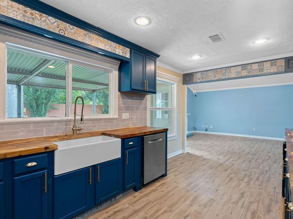 1515 Mearns Meadow BLVD, Austin TX 78758
