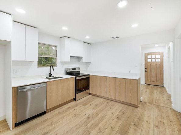 2404 Santa Rita ST, Austin TX 78702