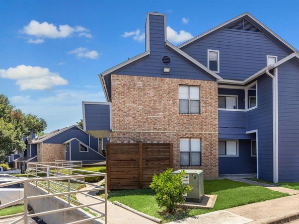 2500 Burleson RD 200, Austin TX 78741