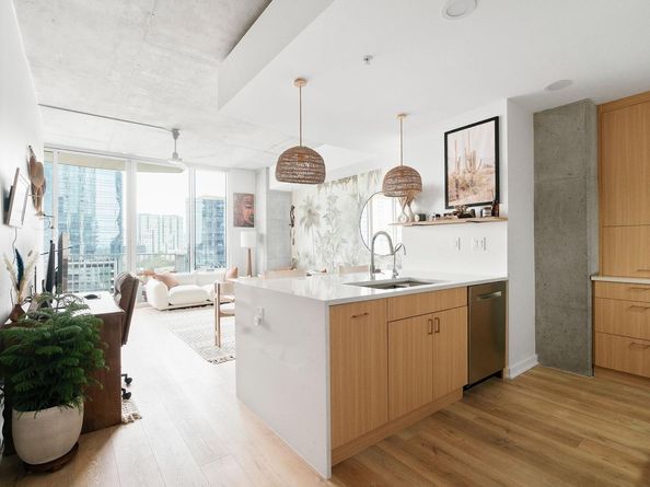 360 Nueces ST 1018, Austin TX 78701