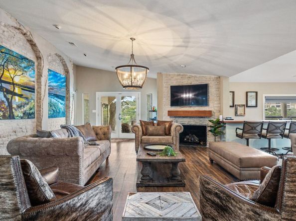 925 Challenger, Lakeway TX 78734