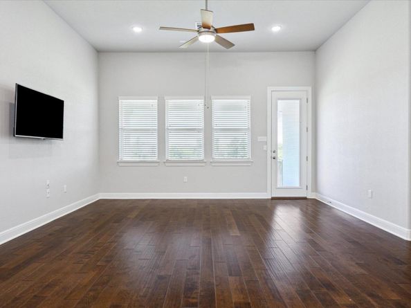 9400 Bayshore BND, Austin TX 78726