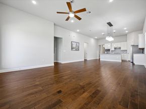 9400 Bayshore BND, Austin TX 78726