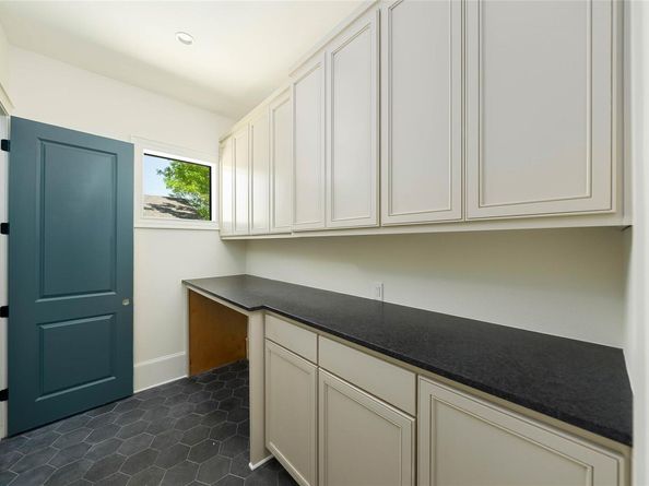 3306 Larry LN A, Austin TX 78722