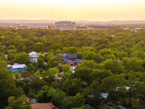3306 Larry LN A, Austin TX 78722