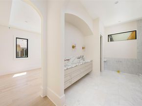 3306 Larry LN A, Austin TX 78722