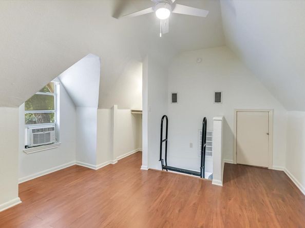 1110 W 22nd ST 16, Austin TX 78705