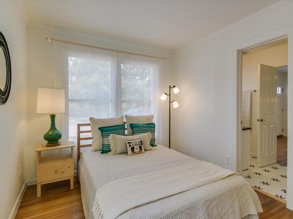 1110 W 22nd ST 16, Austin TX 78705