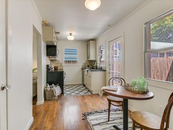 1110 W 22nd ST