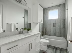1182 Oakgrove Ave A, Austin TX 78702