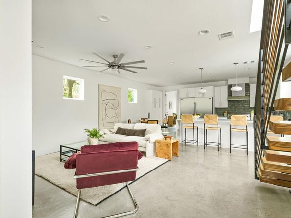 1182 Oakgrove Ave A, Austin TX 78702