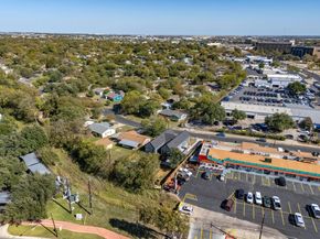 6620 Isabelle DR B, Austin TX 78752