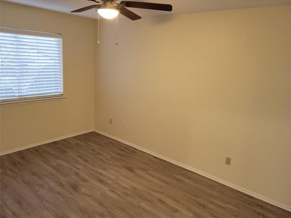 1015 E Yager LN 69, Austin TX 78753