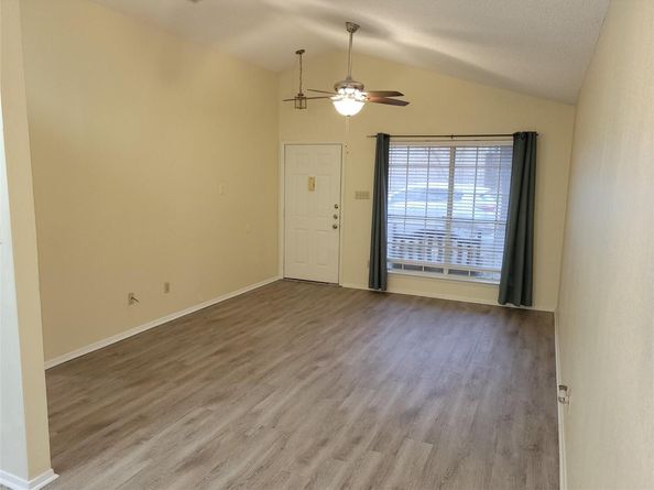 1015 E Yager LN 69, Austin TX 78753