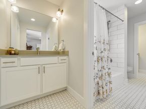 2100 E 10th ST, Austin TX 78702