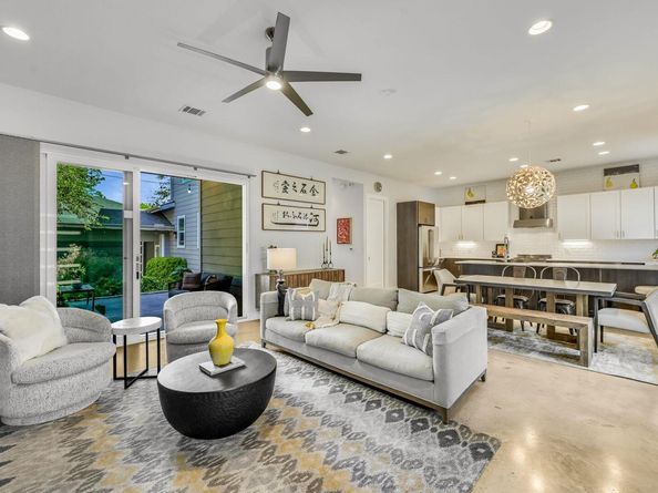 2100 E 10th ST, Austin TX 78702