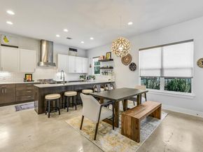 2100 E 10th ST, Austin TX 78702