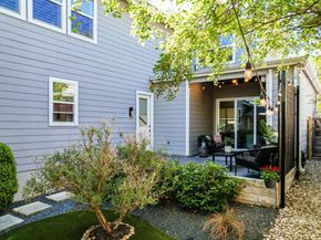 2100 E 10th ST, Austin TX 78702