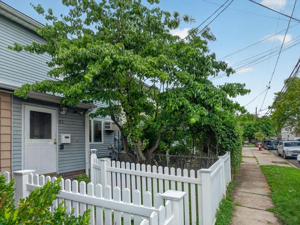 83 Zabriskie Ave, Bayonne NJ 07002