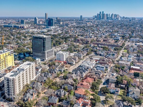 2325 Welch Street 705, Houston TX 77019