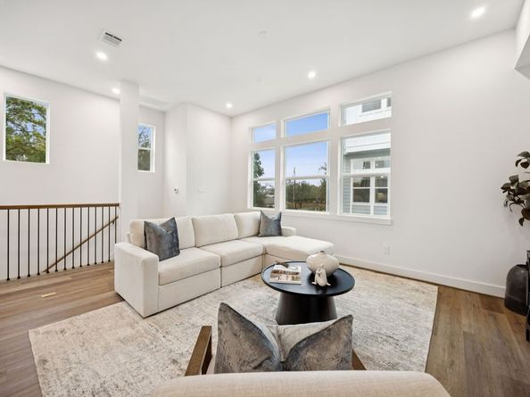 2121C Hoskins Drive, Houston TX 77080