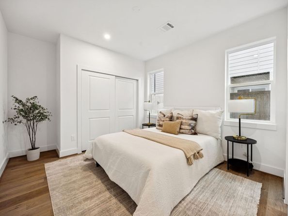 2121C Hoskins Drive, Houston TX 77080