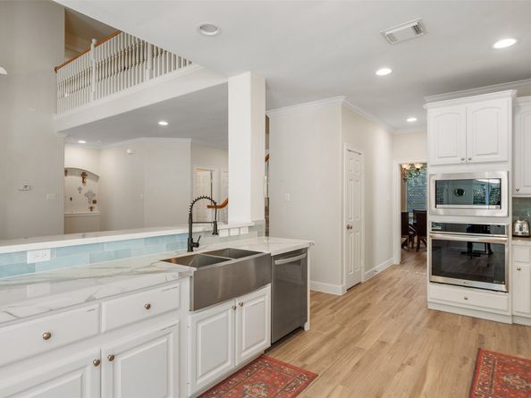 2 N Chantsong Circle, The Woodlands TX 77382