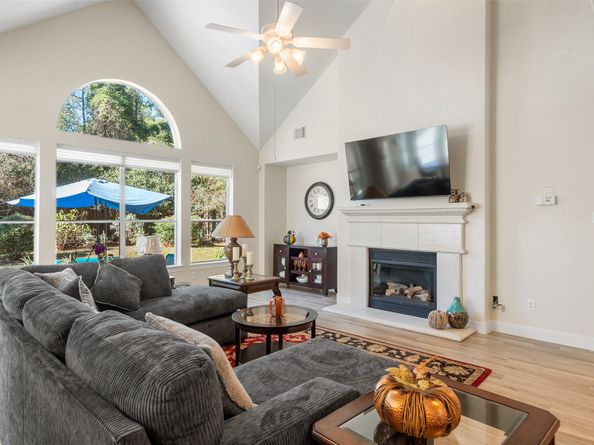 2 N Chantsong Circle, The Woodlands TX 77382