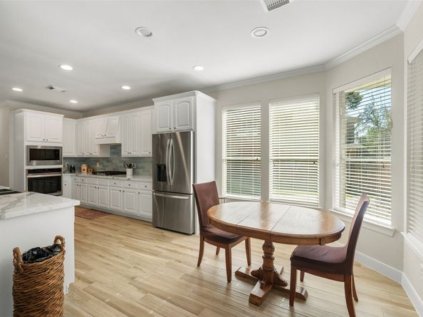 2 N Chantsong Circle, The Woodlands TX 77382