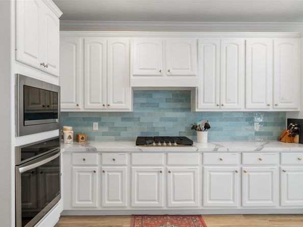 2 N Chantsong Circle, The Woodlands TX 77382