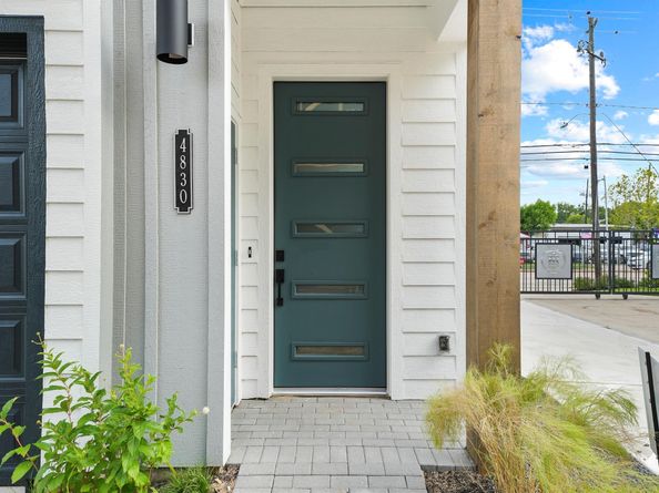 4830 Pinemont Drive, Houston TX 77091
