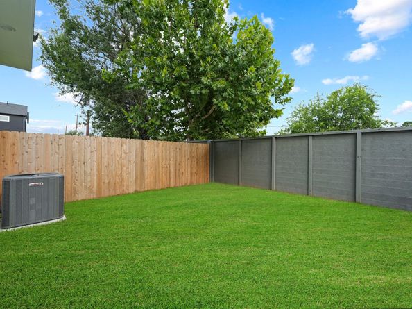 4830 Pinemont Drive, Houston TX 77091