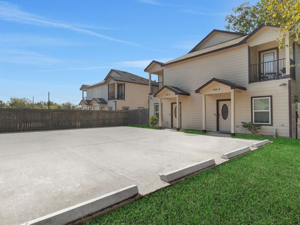 9032 Jutland Road, Houston TX 77033