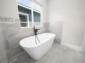 1417 BringHurst Street, Houston TX 77020