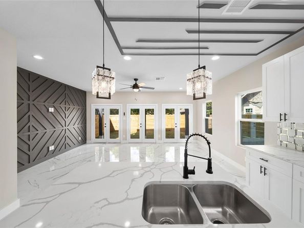 1417 BringHurst Street, Houston TX 77020