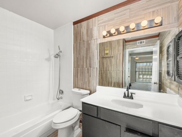 206 Plaza Verde Drive D35, Houston TX 77038