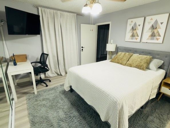 2750 Holly Hall Street 811, Houston TX 77054