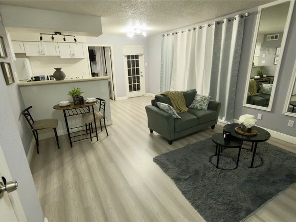 2750 Holly Hall Street 811, Houston TX 77054