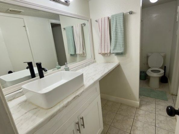 2750 Holly Hall Street 811, Houston TX 77054